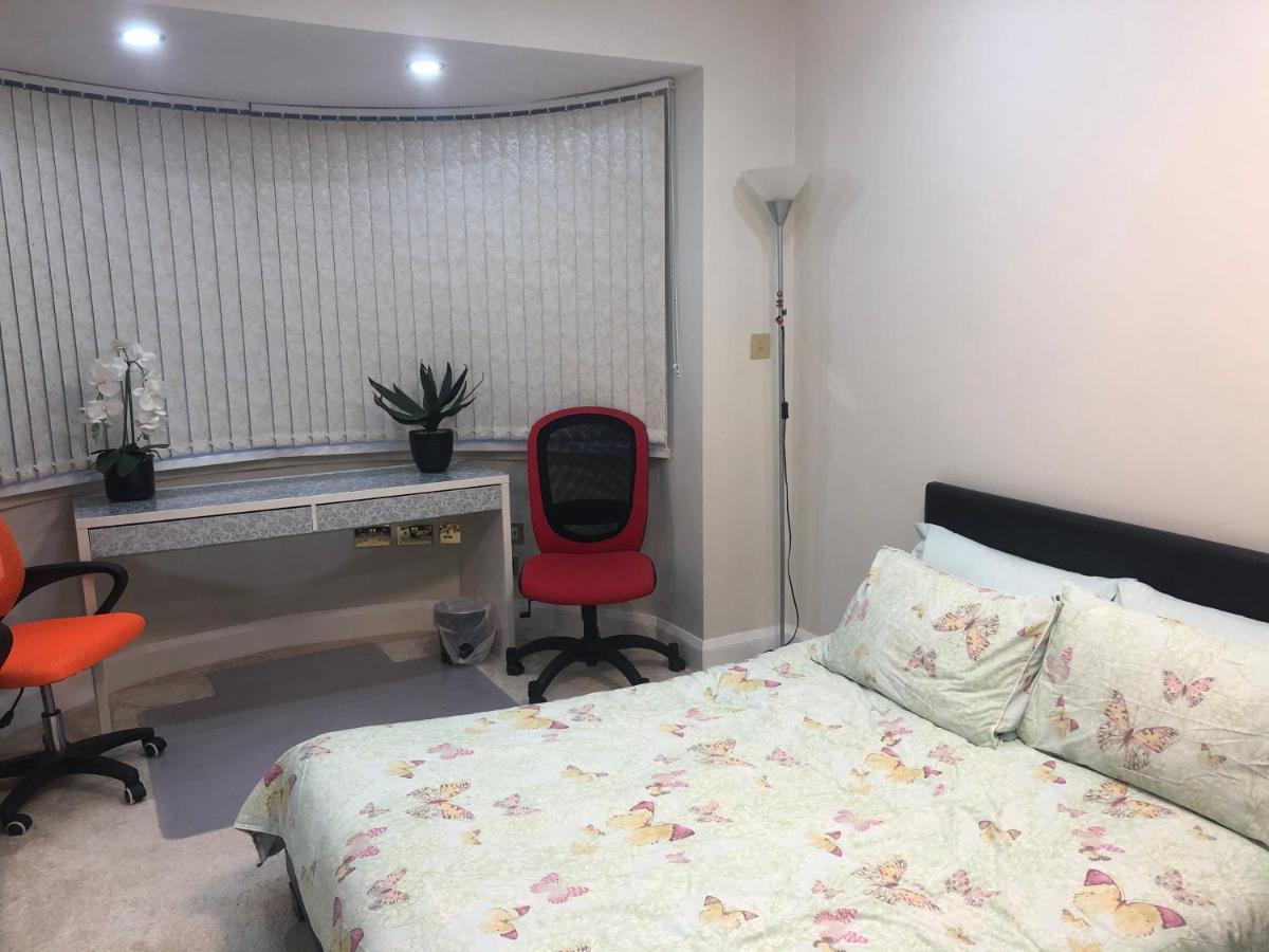Lyndon B&B Солихъл Екстериор снимка