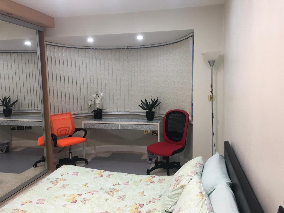 Lyndon B&B Солихъл Екстериор снимка