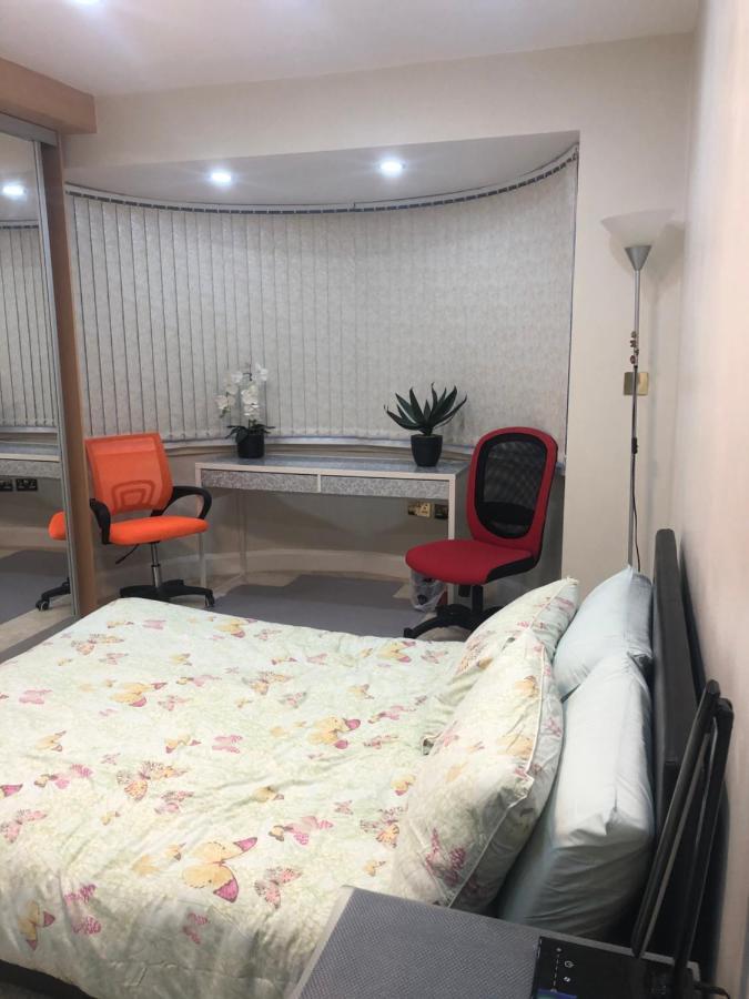 Lyndon B&B Солихъл Екстериор снимка