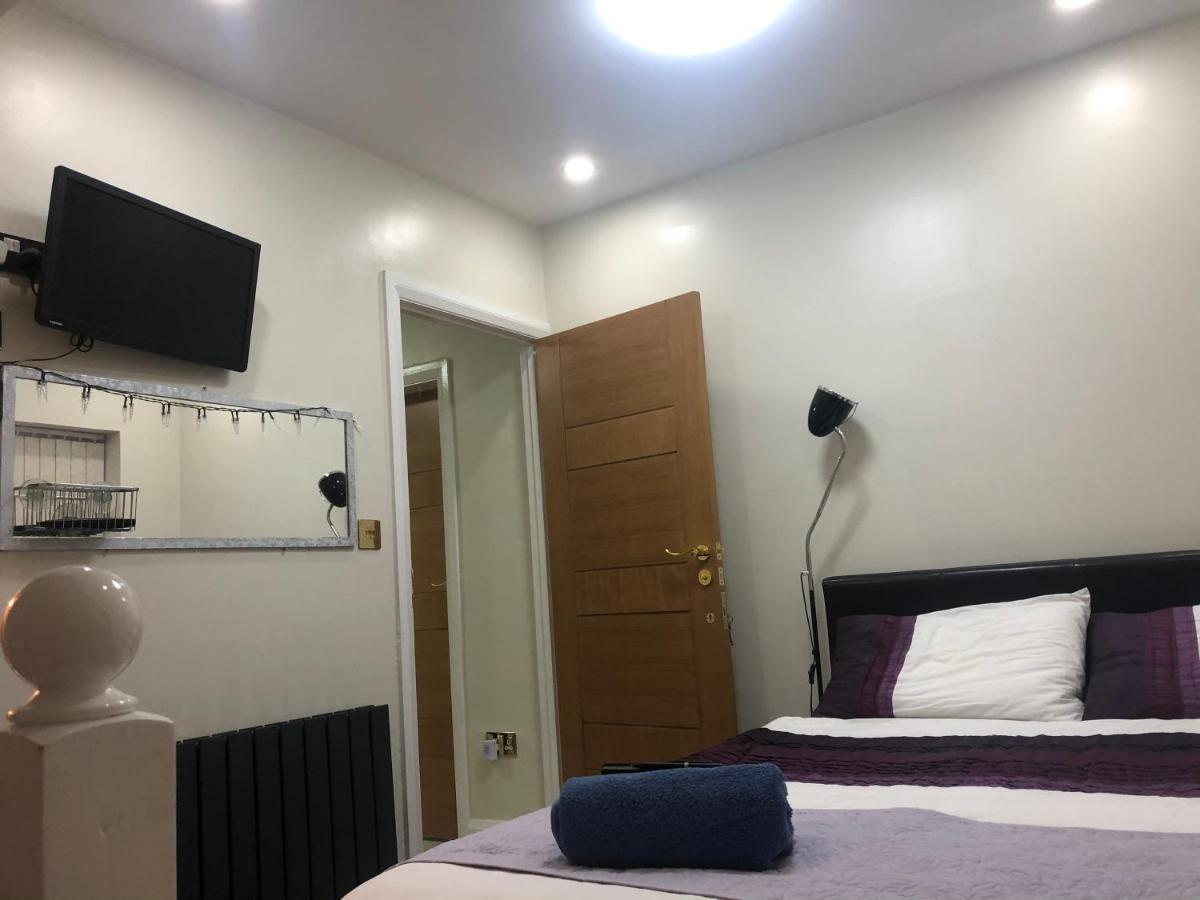 Lyndon B&B Солихъл Екстериор снимка