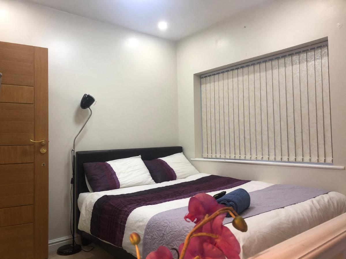 Lyndon B&B Солихъл Екстериор снимка