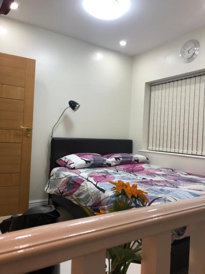 Lyndon B&B Солихъл Екстериор снимка