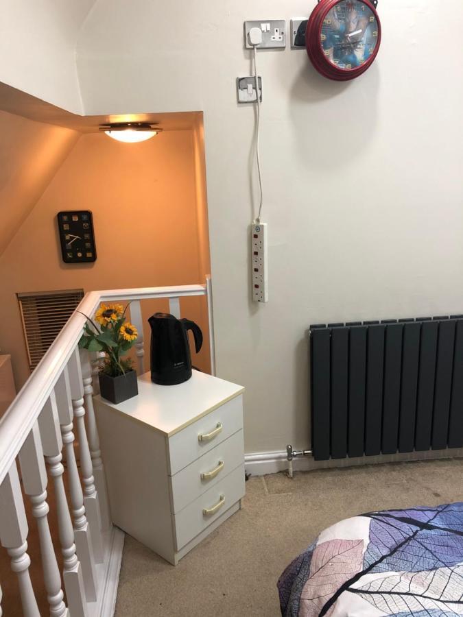 Lyndon B&B Солихъл Екстериор снимка