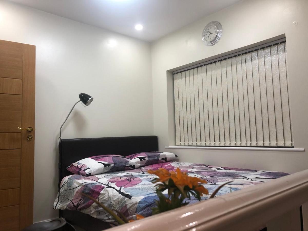 Lyndon B&B Солихъл Екстериор снимка