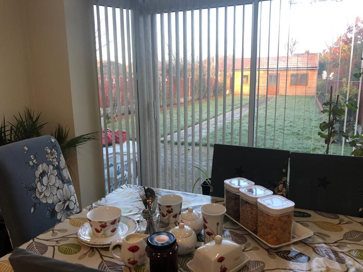 Lyndon B&B Солихъл Екстериор снимка